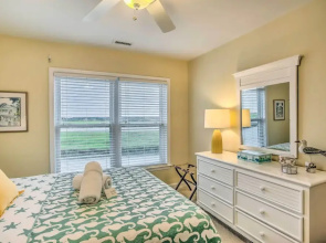 Spacious Beach Cottage w/ Private Dock Access