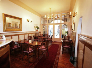 Hotel U Zlateho Jelena