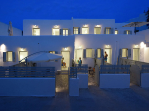 Porto Naoussa - Adults Only