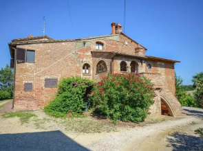 Cozy Farmhouse in Castiglione del Lago With Swimming Pool