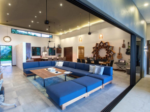 Luxe 4 Bdrm Villa w Epic Oceanview Infinity Pool