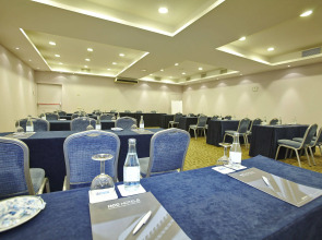 Отель Leonardo Hotel Barcelona Gran Via