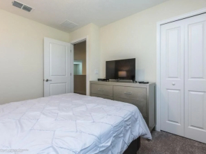 5 Bed Pool With Overflowing Spa In Champions Gate! 5 Bedroom Villa by RedAwning