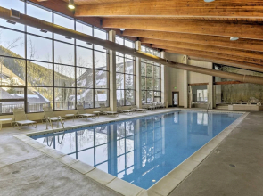 Hot Tub + Ski Shuttle Access: Keystone Condo!