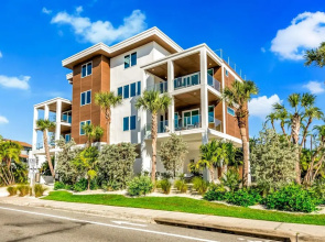 The Upper Deck in Siesta Key