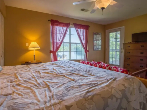Fort Taneycomo 2 Bedroom Condo by RedAwning