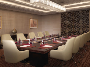 Bab Al Qasr Hotel