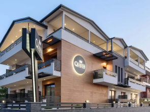 Elizabeth Queen Luxury Rooms