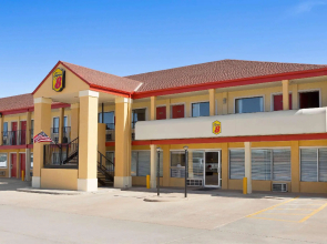 Super 8 By Wyndham Woodward