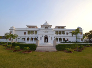 Umaid Farm Resort - A Legacy Vintage Stay in Jaipur