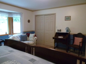 Cobble House Bed & Breakfast