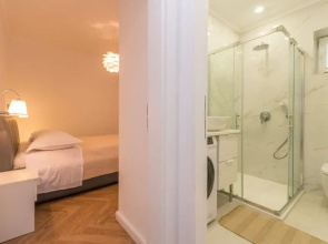 Teresa - Great Location & Parking - A1