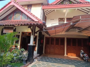 SPOT ON 93376 Roemah Ambarrukma 185 Syariah