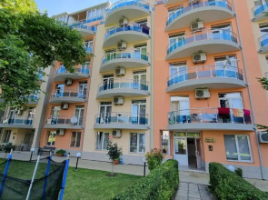 Oasis dream apartment with pool by the sea
