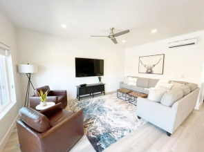New Family-Friendly Townhome w/ Pool & Hot Tub