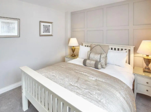 Host Stay Sandling Court
