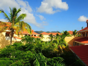 Le Flamboyant Village