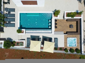 Villa Lord With Heated Pool Jacuzzi and Sauna
