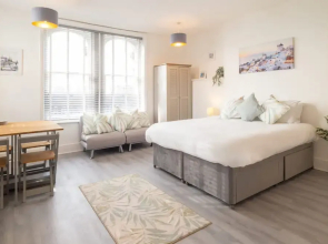 Host Stay Harbour Lights
