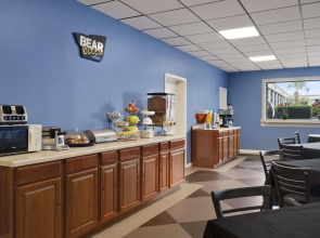 Travelodge by Wyndham New Orleans West Harvey Hotel