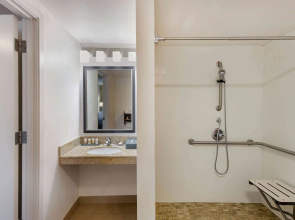 La Quinta Inn & Suites by Wyndham Oakland - Hayward