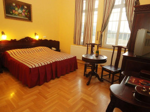 Fried Castle Hotel and Restaurant