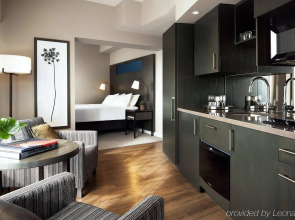 One King West Hotel & Residence