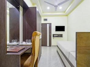 Capital O 85514 Kalpana Hotel