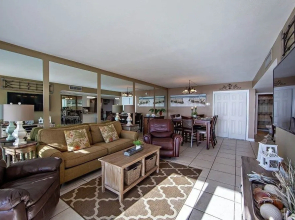 Gulf Shore Condo #218 - 2 Br condo by RedAwning