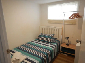 Spacious 2-Storey Home By The Bay: Sleeps 12