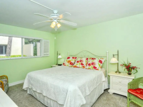 LaPlaya 103A Time to relax Enjoy the peaceful, private beach just a shells throw from your door