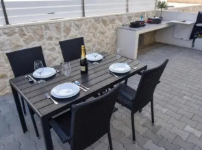 Dario 2. modern & luxury apartment with a pool