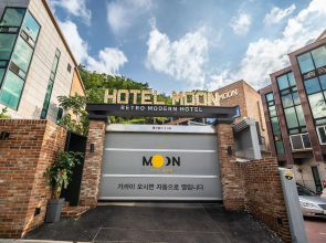 Hotel Moon