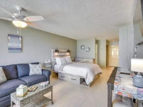 Breezy Daytona Beach Studio w/ Balcony & Views!