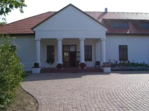 Sarlóspuszta Club Hotel