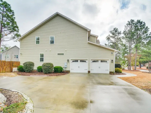 Spacious Home w/ Fireplace - Near Pinehurst Golf!