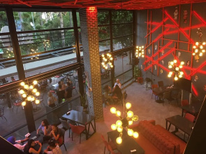 Karikatur Bi Hotel