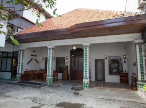 RedDoorz near Tugu Pahlawan Surabaya