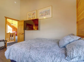 Maggie Valley Cabin w/ Private Hot Tub & Game Room