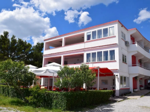 Apartments and rooms Marko