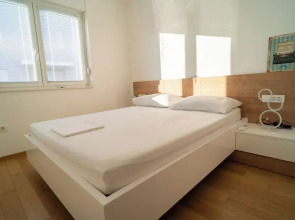 Apartment Wing 77