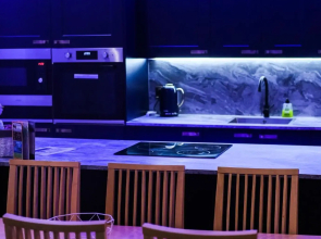 The Eden Warehouse - Pink Apartment (sleeps 4)