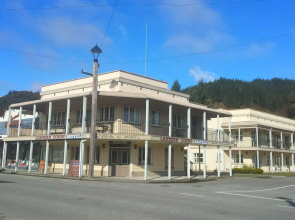 Lantern Court Motel