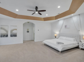 Bull Run Estate: Luxury Retreat W/ Scenic Views 6 Bedroom Home by RedAwning