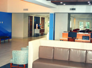 Holiday Inn Express Marina