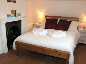 Cotswolds Valley Accommodation-Excl Prop