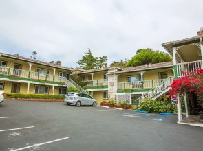 Carmel Inn And Suites