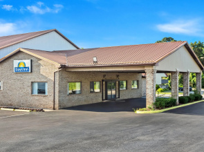 Days Inn by Wyndham Huntington