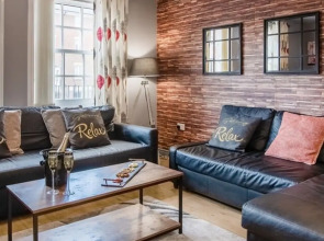 The Gathering Chester 4 Sleeps 14 Very Close to City Centre