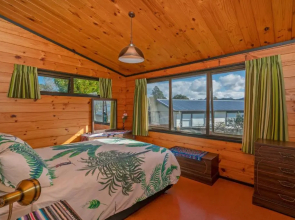 Retro Revival - Pauanui Holiday Home